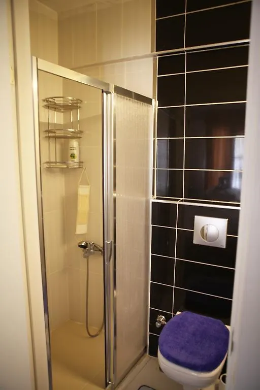 Rooster Hostel Izmir Turkey